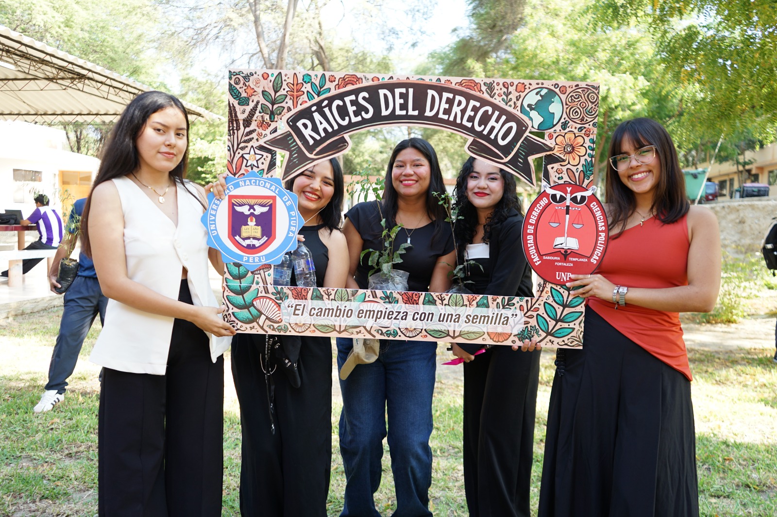 Estudiantes de la Facultad de Derecho realizan jornada ambiental