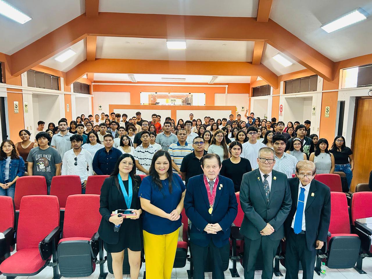 CEREMONIA DE BIENVENIDA A LOS CACHIMBOS 2025 FACULTAD DE DERECHO Y CIENCIAS POLÍTICAS – UNP