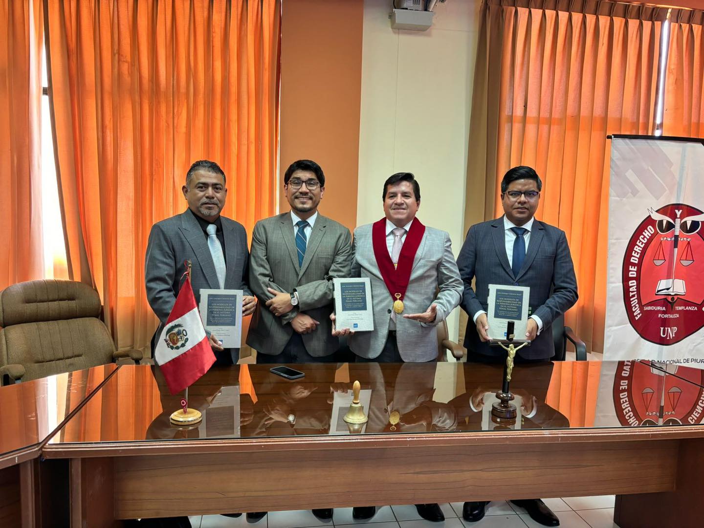 SIMPOSIO Y PRESENTACIÓN DE LIBRO REALIZADOS CON ÉXITO