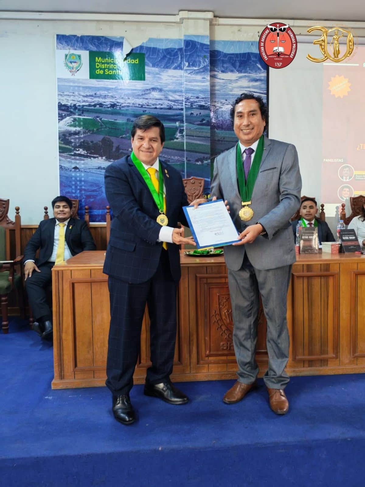 Participación académica y reconocimiento a nuestro Decano en Santa – Áncash